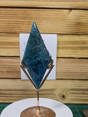 Blue Apatite Diamond on Rose Gold Stand